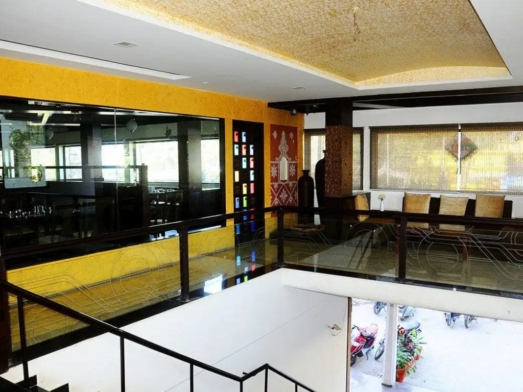 Hotel Ashray