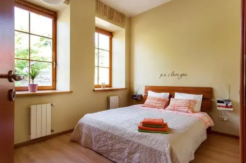 Cozy & Comfy Old Town Apartment With Balcony