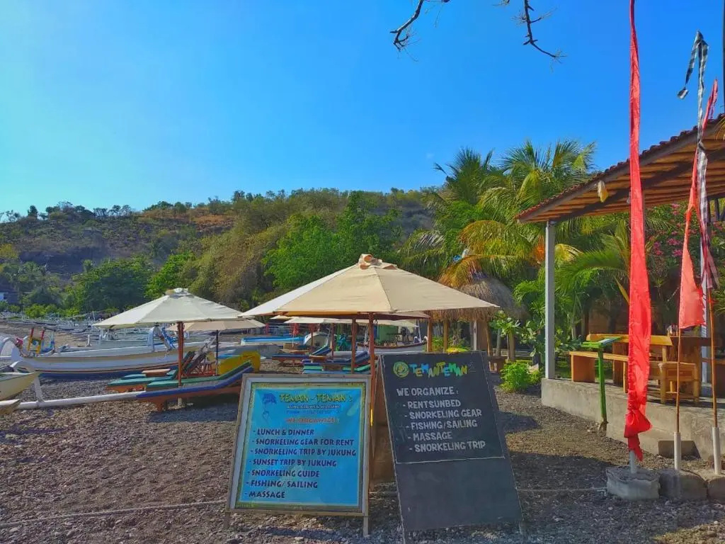 COCONUT BEACH BUNGALOWs & WARUNG 2