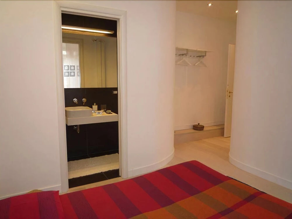 Center 2 Rooms