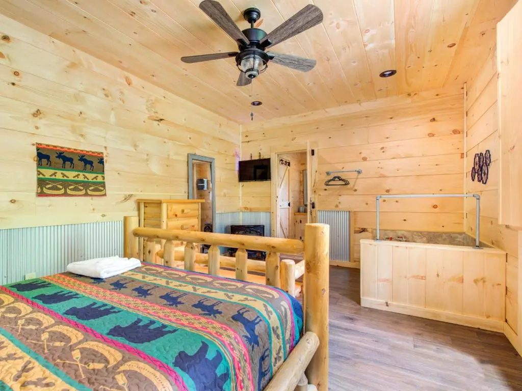 Bearly Hidden, 1 Bedroom, Loft, Resort Pool, Hot Tub, Fireplace, Sleeps 5