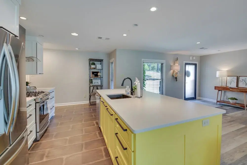 Peaceful Hot Springs Home: Deck w/ Water Views!