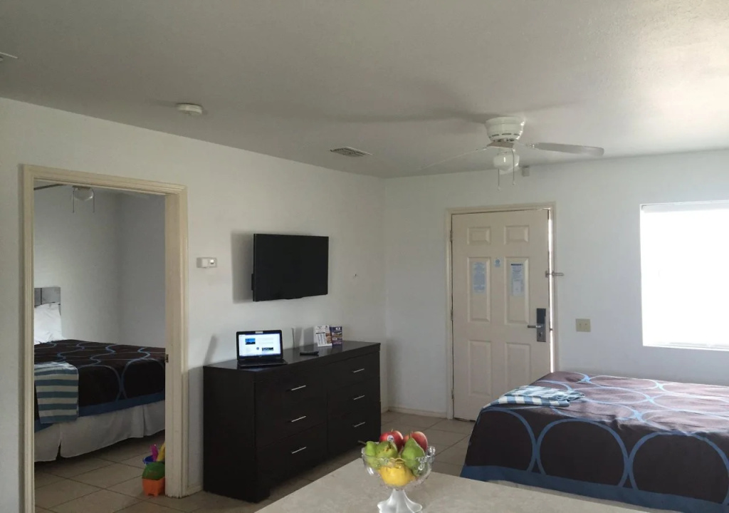 Port Isla Inn