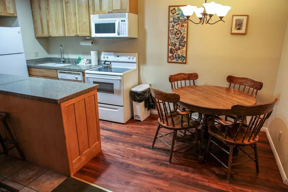 San Sierra 10 Updated Condo, with Complex Jacuzzi, Short Walk to The Village by RedAwning