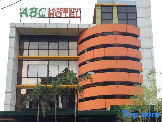 RedDoorz Plus @ ABC Landmark Hotel