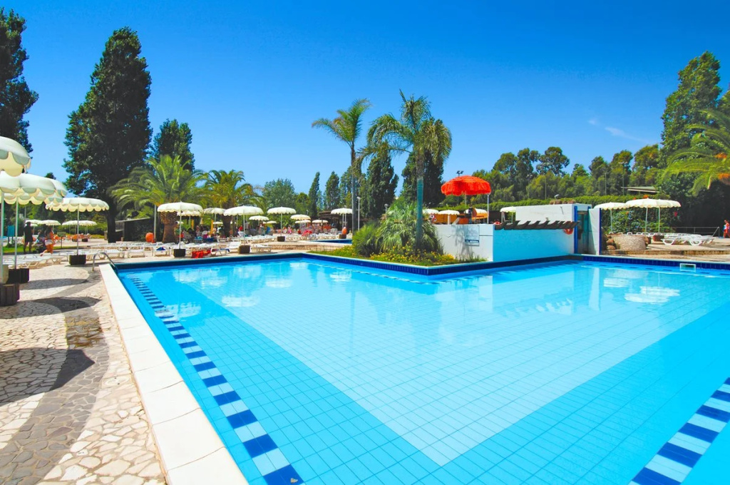 Курортный отель Calaserena Resort