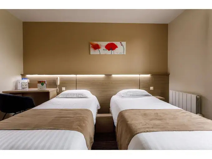 Brit Hotel Piscine & Spa - Fougères