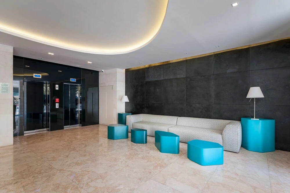 Full Option 9 People Central Location
