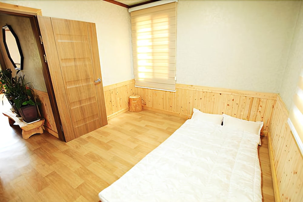 Jeju Happy Cabin Pension