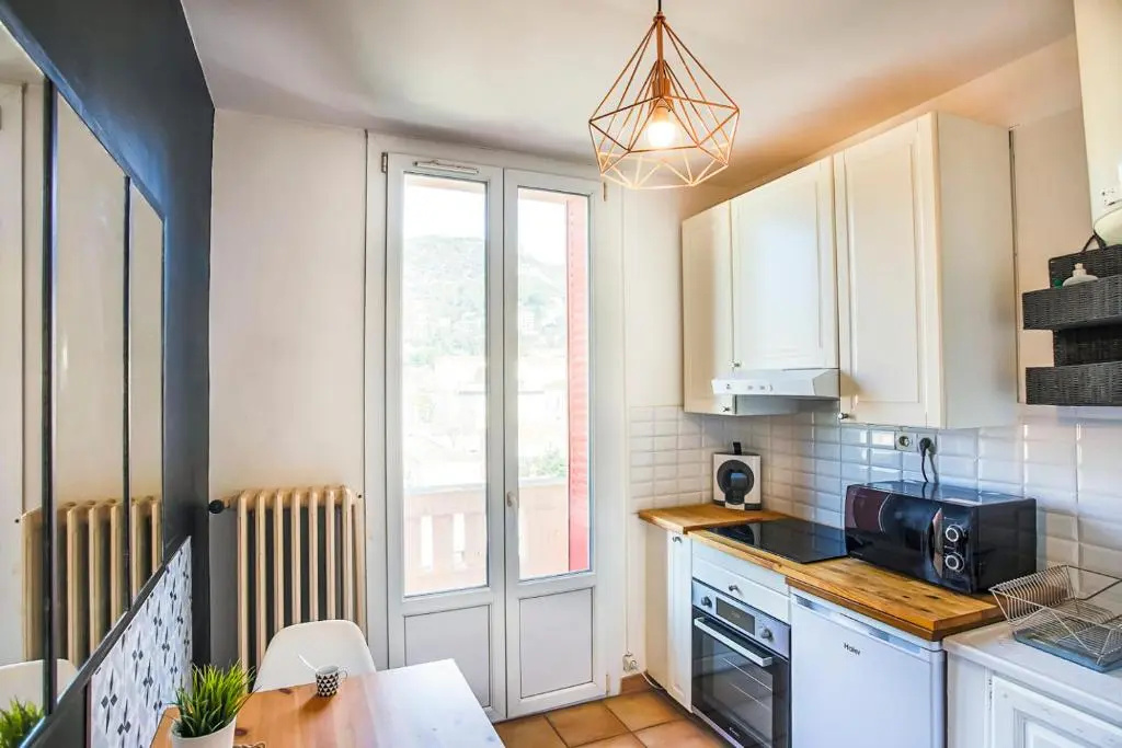#4 Toulon CENTRE, BALCON, VUE SUR CORNICHE, LUMINEUX, AU CALME, STATIONNEMENT FACILE & GRATUIT