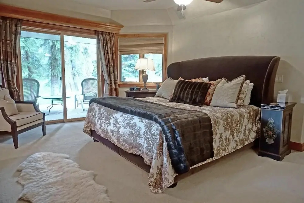 1835 Gore Creek Dr W - 6 Br Home