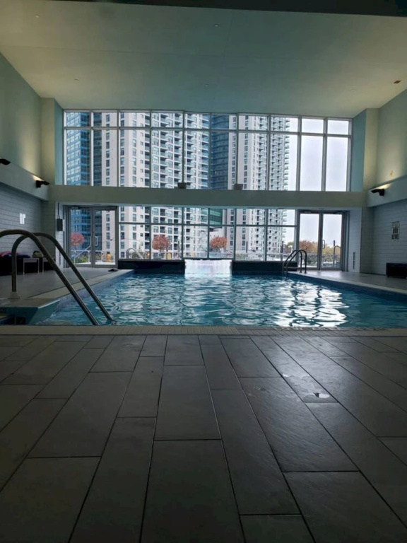 Chic 1 Bed in Heart of Downtown Toronto