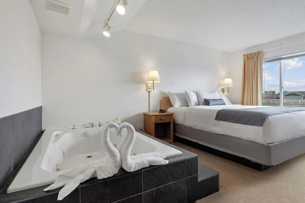 Waldport Bayfront Hotel & Restaurant