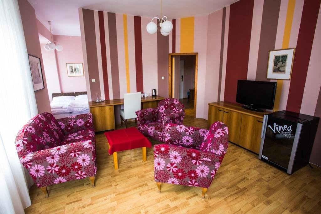 City Hotel