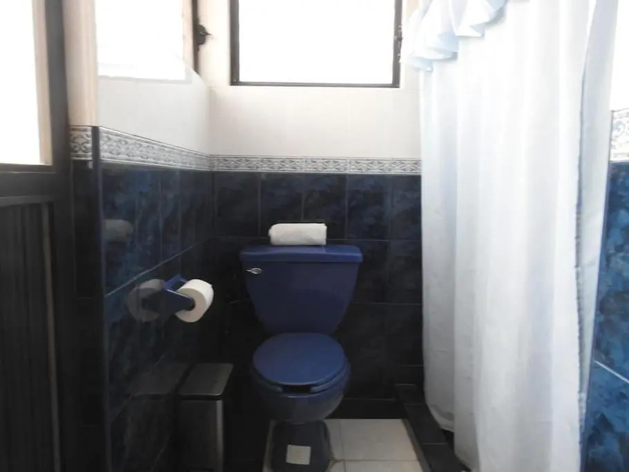 Habitación independiente a pie del lago con AC
