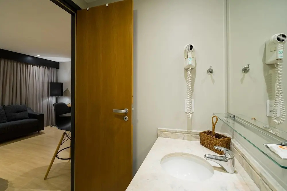 BO217 Flat na Av.Ibirapuera em local fantástico!