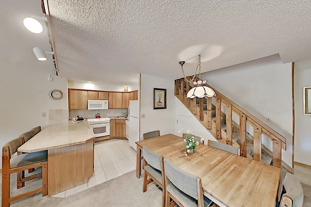 Breckenridge W/ Pool, Hot Tub & Slope Views 2 Bedroom Condo