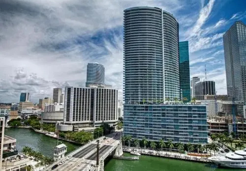Luxury 5-star Condo @39th floor in Icon Brickell 2b/2b