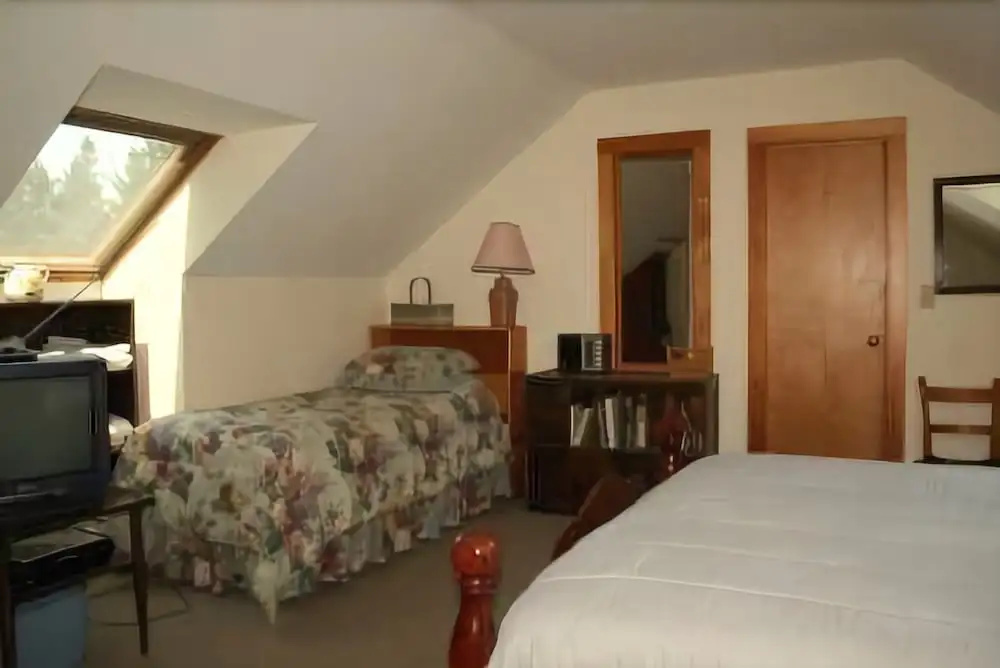 Sherwood Cottage - Three Bedroom Home