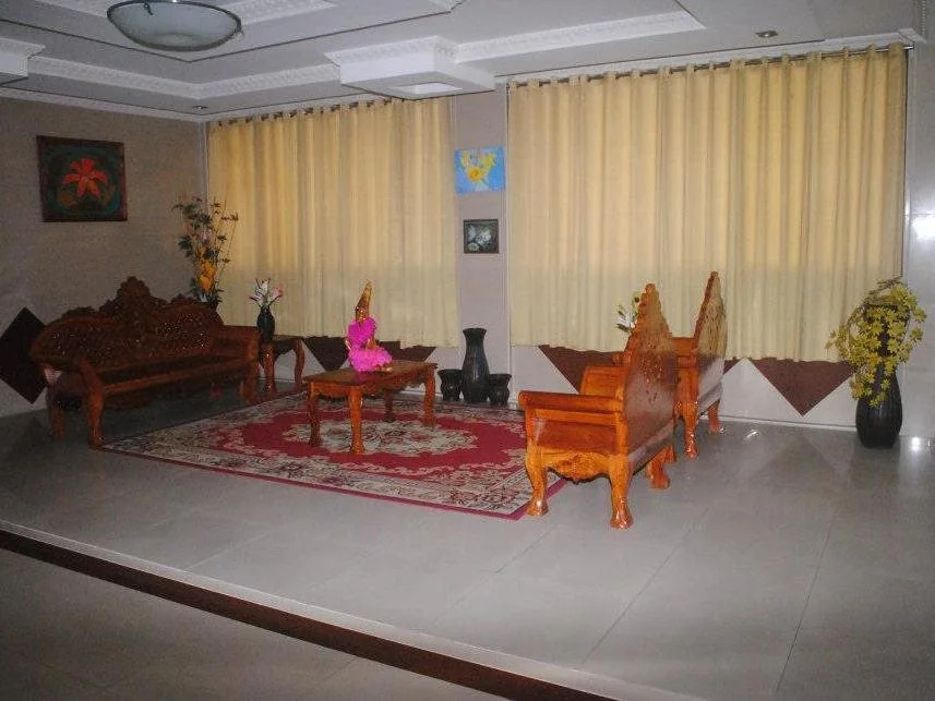 Royal Crest Hotel Restaurant and Sports Centrum