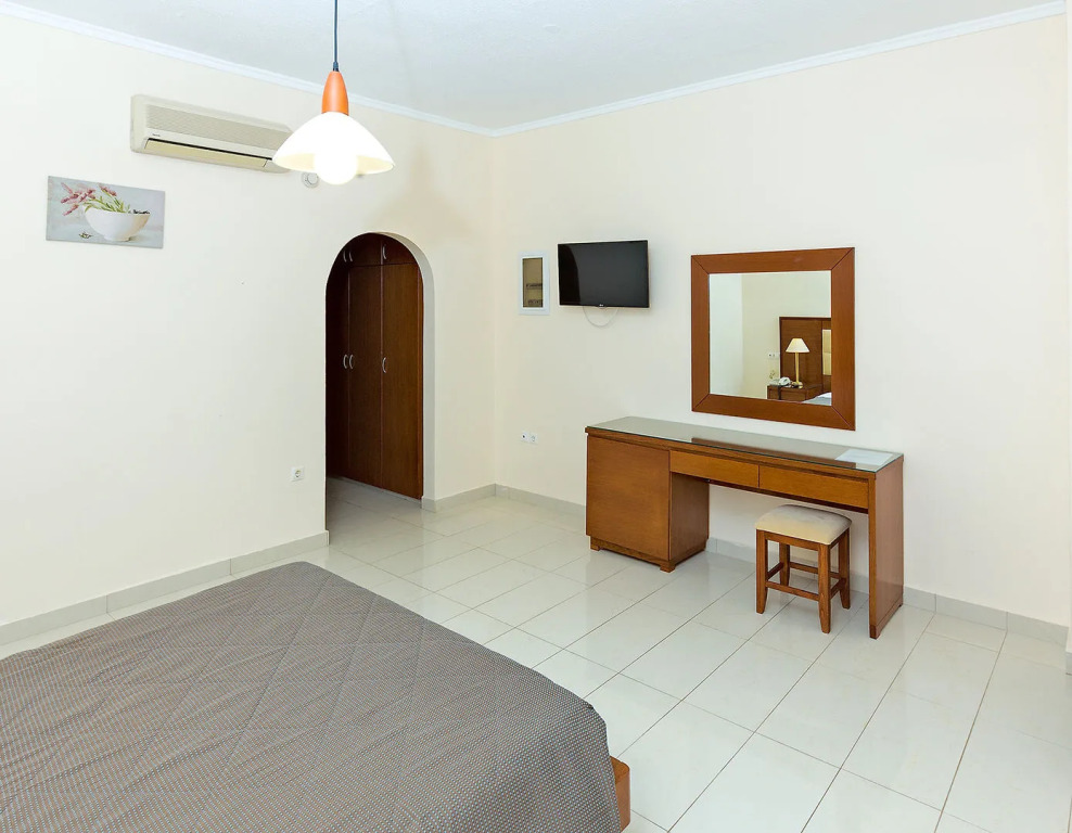 Paleos Hotel Apartments