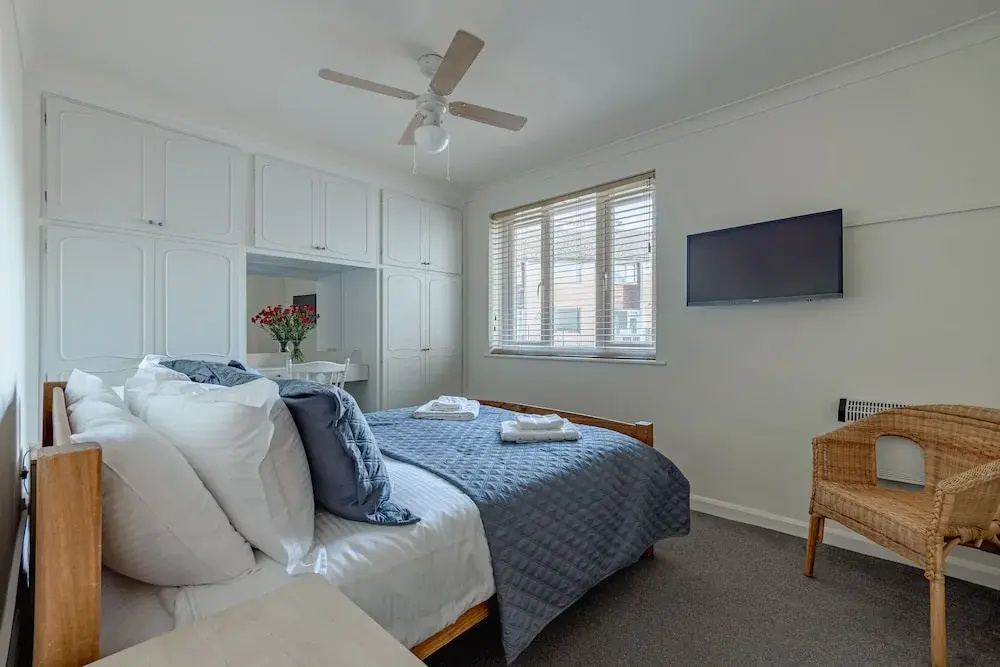 Luxury 2 Bed Room Lake View Apt Bowness Parking
