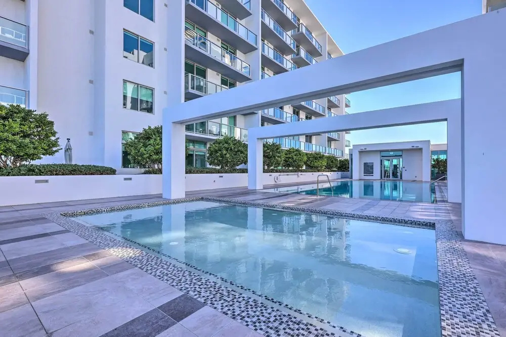 Chic Miami Condo w/ Pool, 6 Mi to South Beach