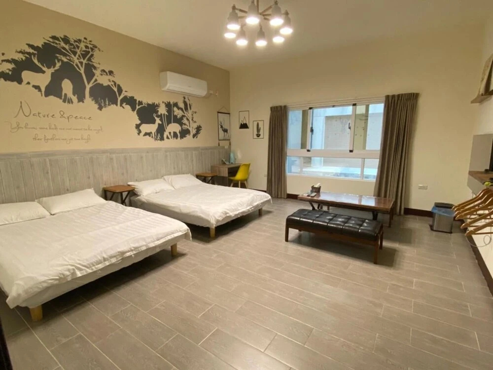 Paper Jet B&B