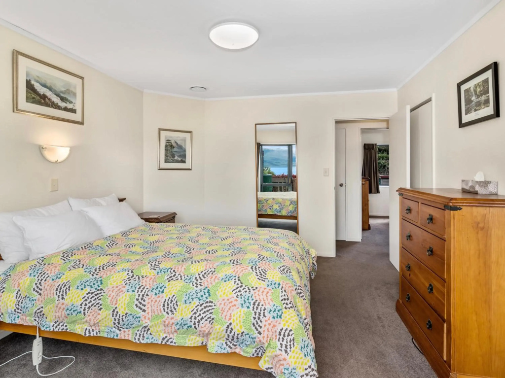 Lakeside Escape - Lake Tarawera Holiday Home
