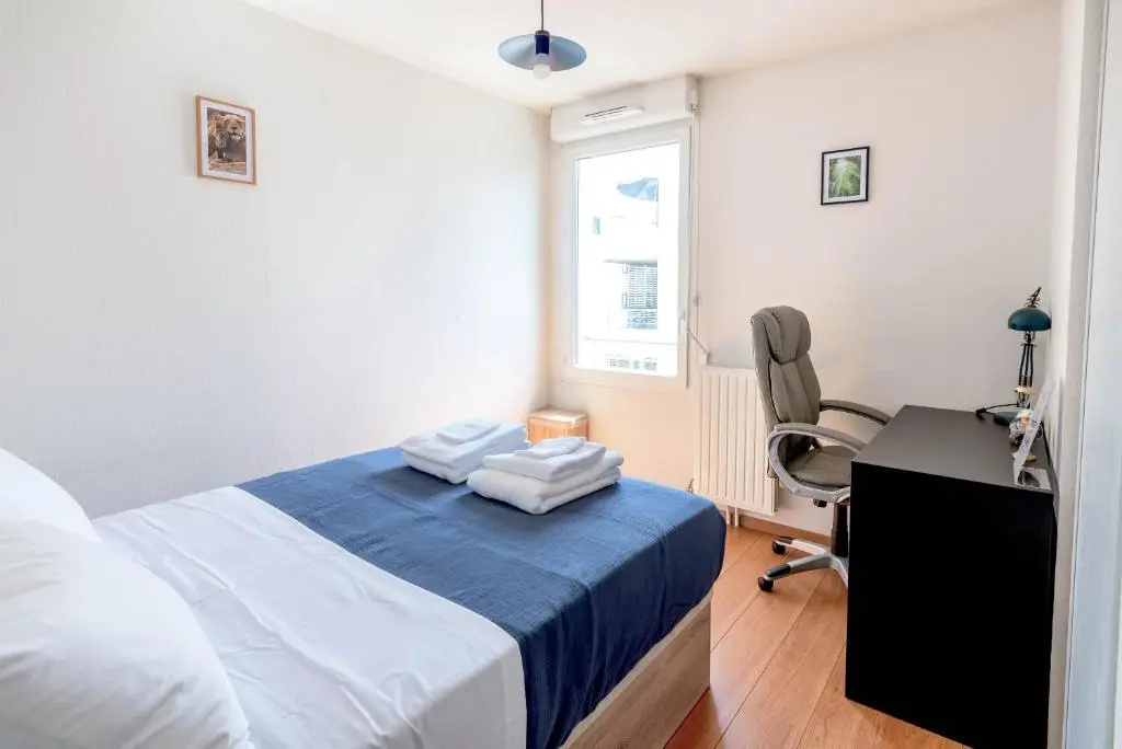 La Loge du Minotaure, Parking Et Bureaux