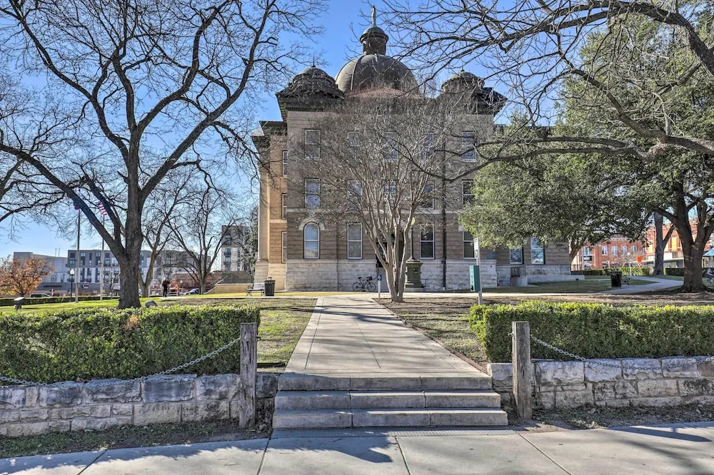 Bright San Marcos Apartment w/ Ideal Location