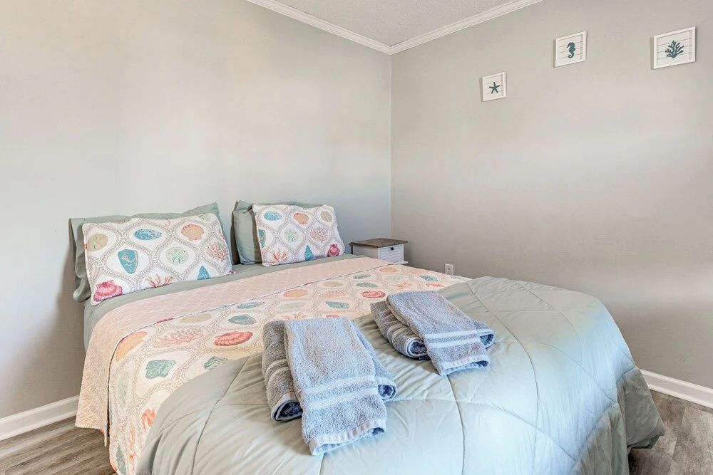 Walk to Ocean: North Topsail Beach Gem w/ Balcony!