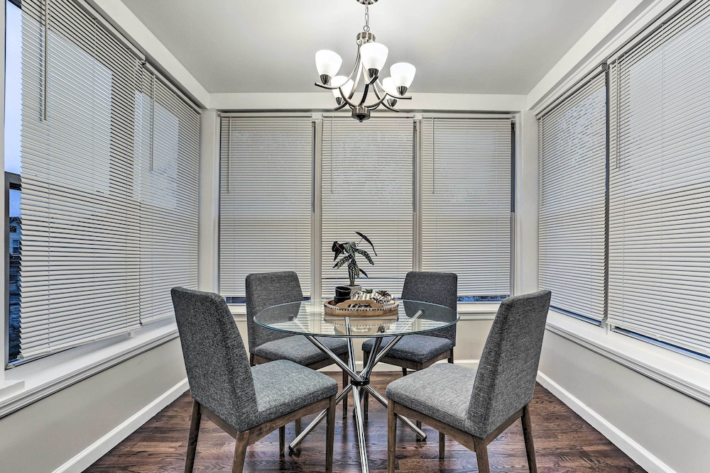 Pet-friendly Newark Townhome Near Airport!