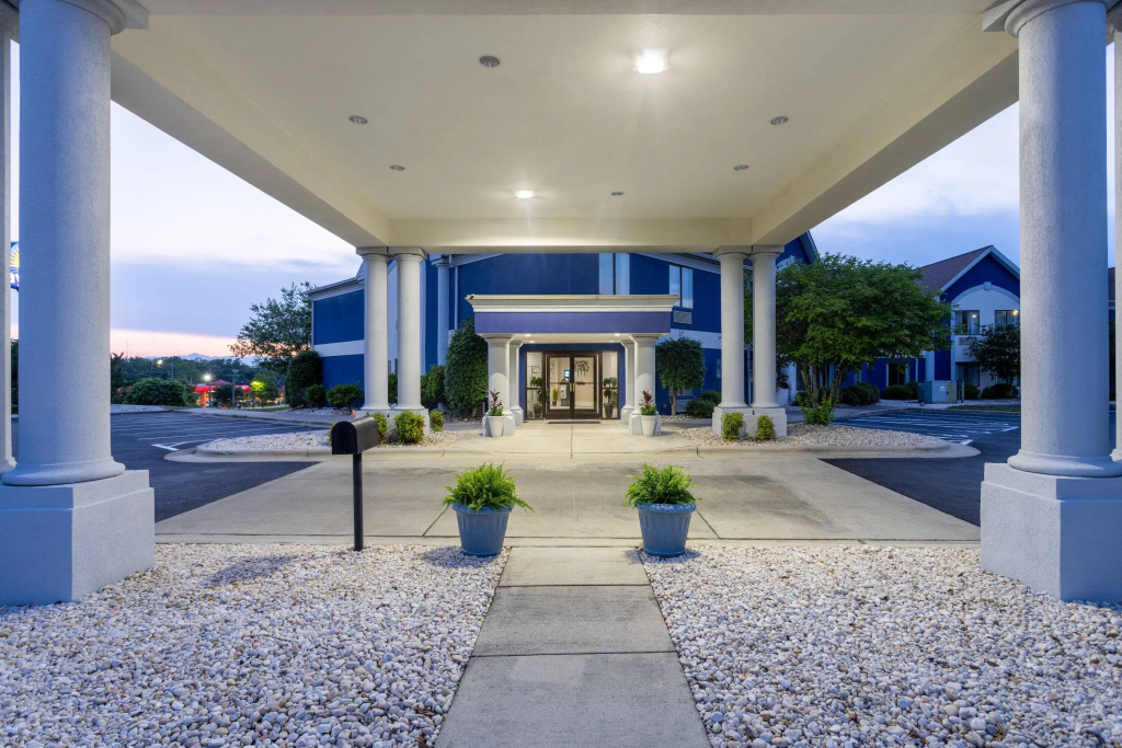 Super 8 Strongsville
