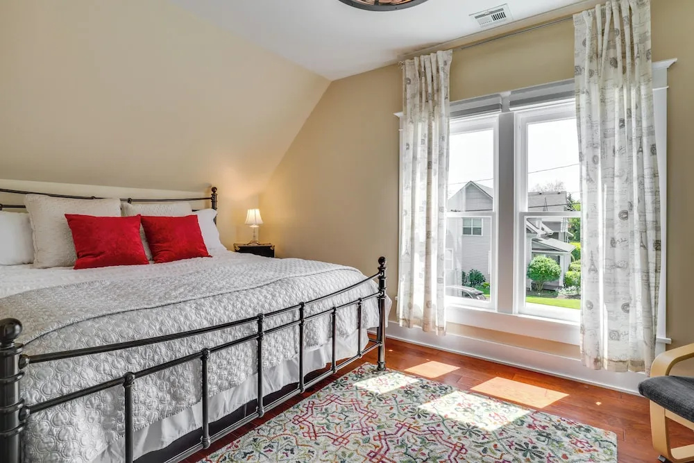 Historic Home Near Downtown Salem: Walk to Capitol