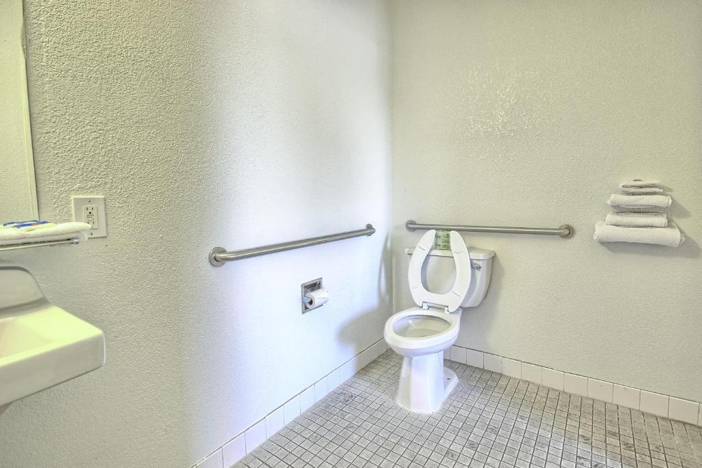 Motel 6 Fresno - Blackstone South
