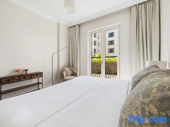 Stylish 2BR with Beach Access
