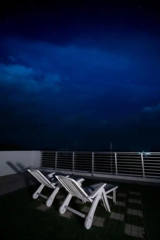 Blue moon in Sesokojima