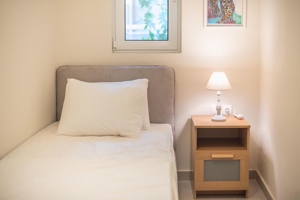 Lovely 2 Bedroom Apartment Vouliagmeni