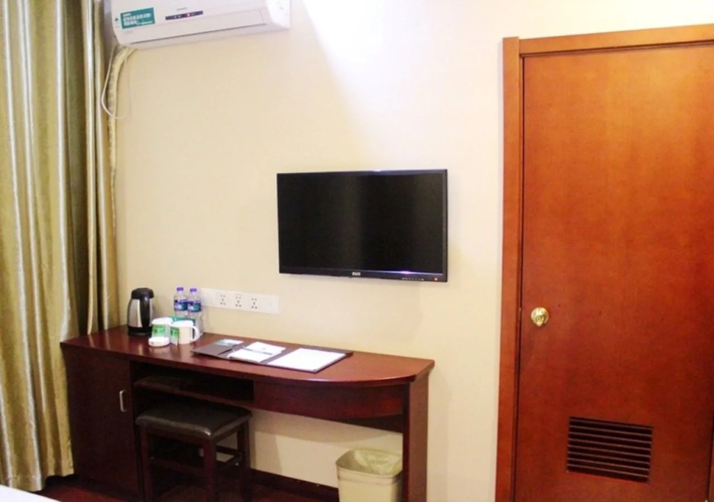 GreenTree Inn Shanghai Pudong Airport Yanchao Highway Hotel