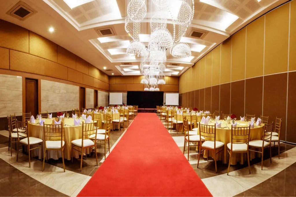 One Central Hotel & Suites