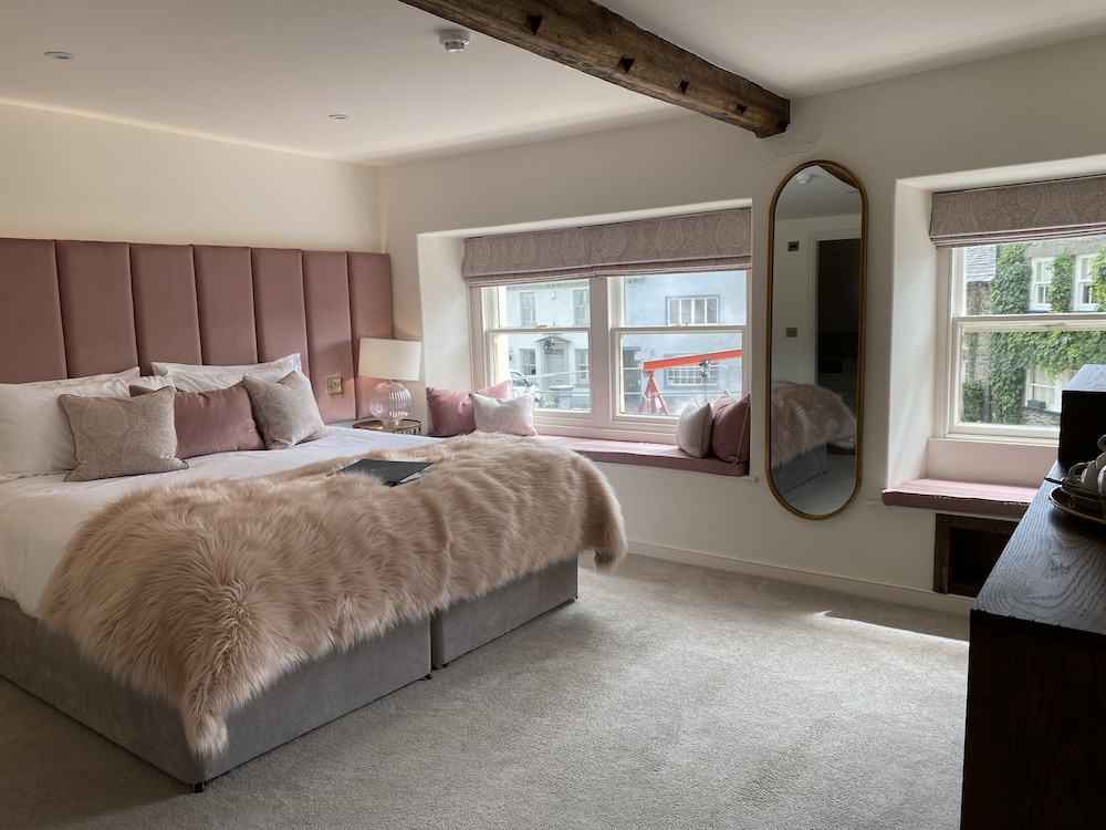 Coffee & Stays at Cartmel Square