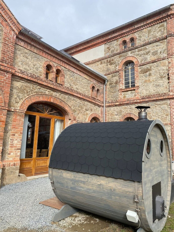 Galeriewohnung mit 7 m Raumhohe, Whirlwanne & Kamin - Best Price!