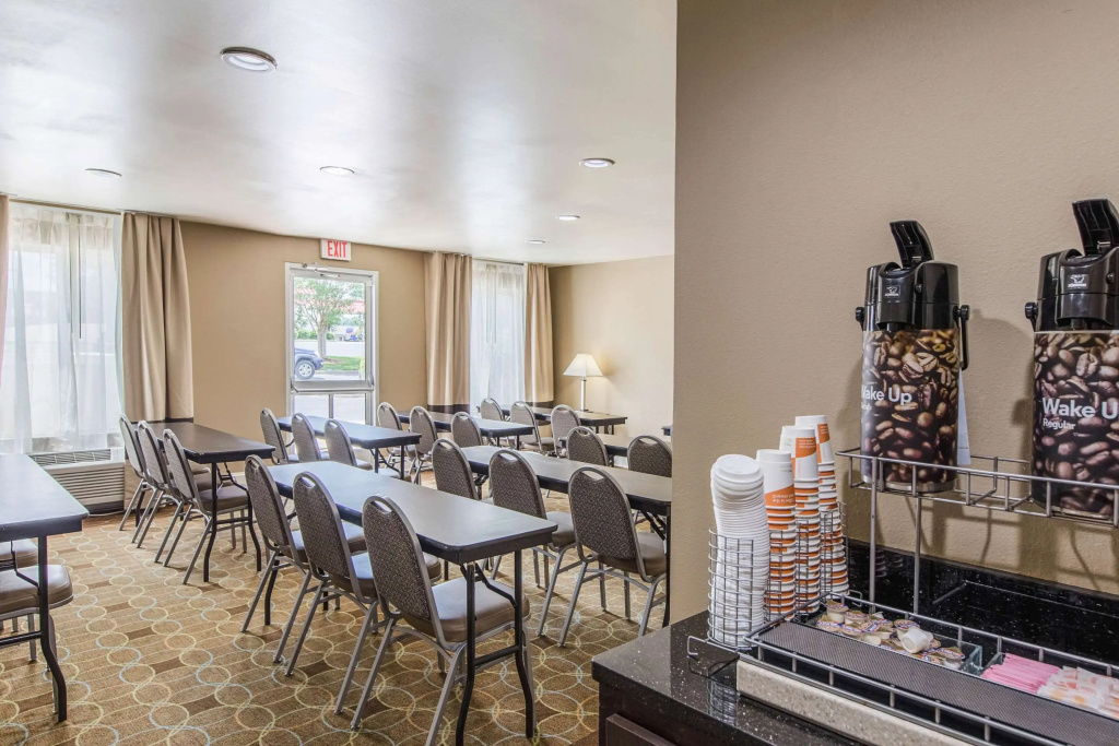 Comfort Inn & Suites Greenwood near University
