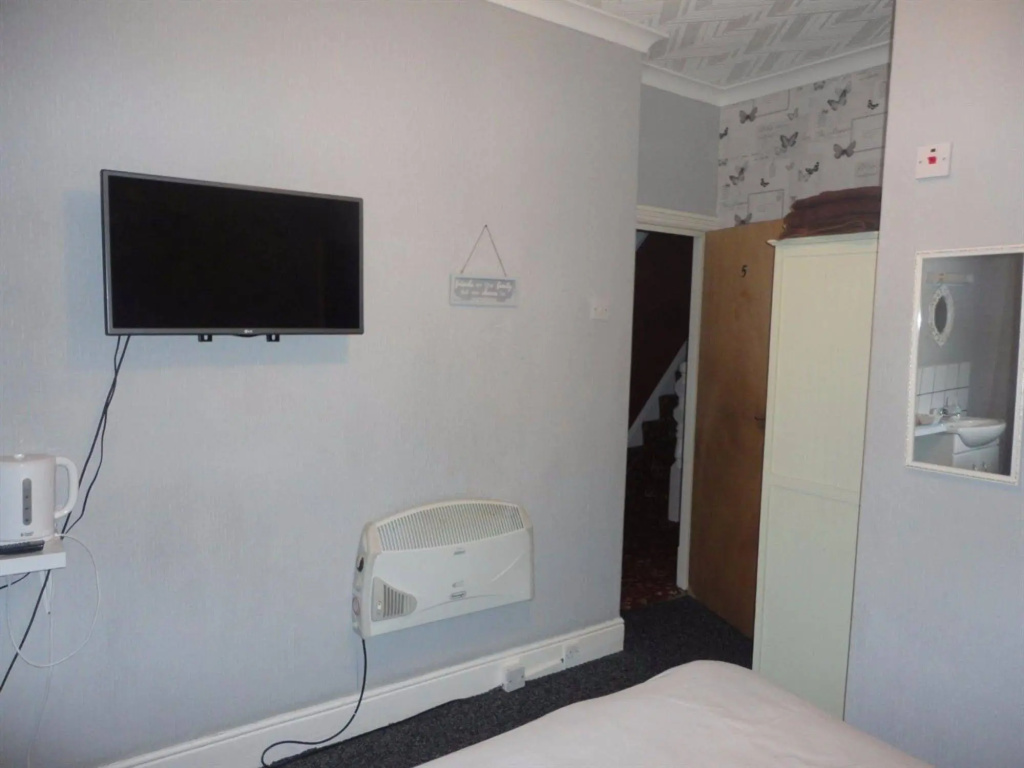 Hotel 33