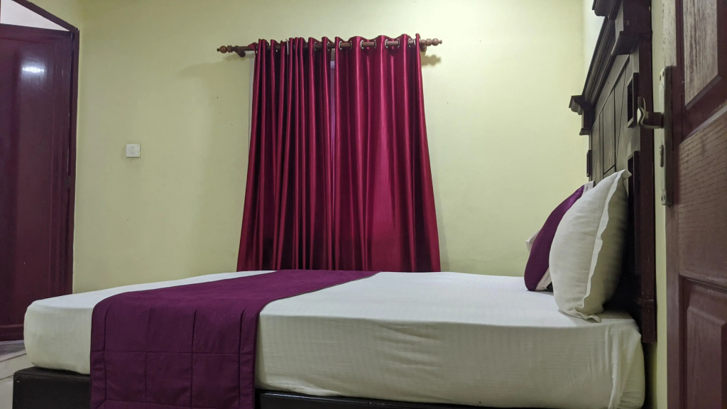 Malabar Plaza Lodge