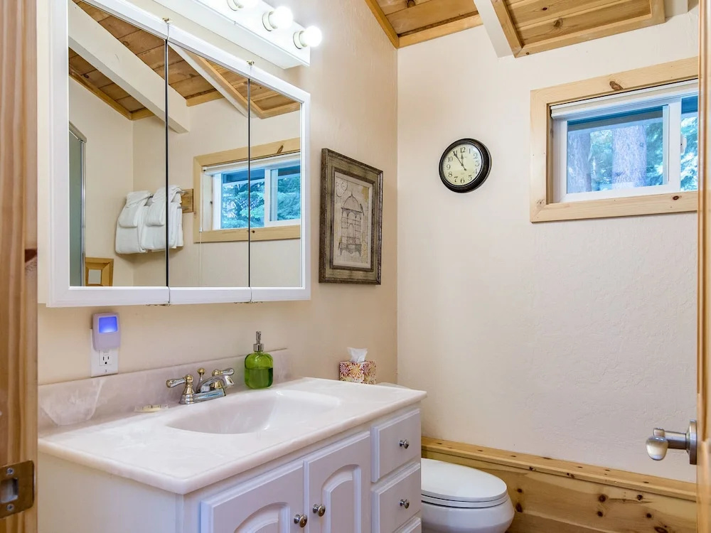 3br  In The Woods, Near Beach 3 Bedroom Cabin
