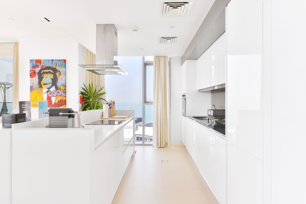 Premium 2 plus1BR condo Bluewater Island
