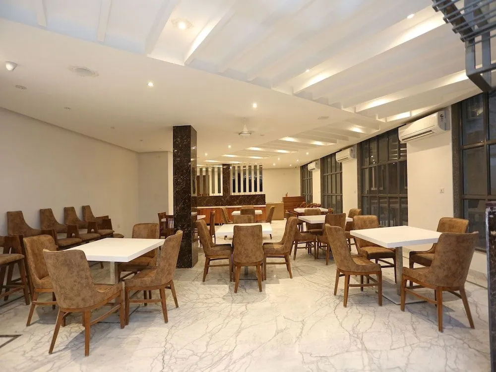 OYO 14481 Almati Inn