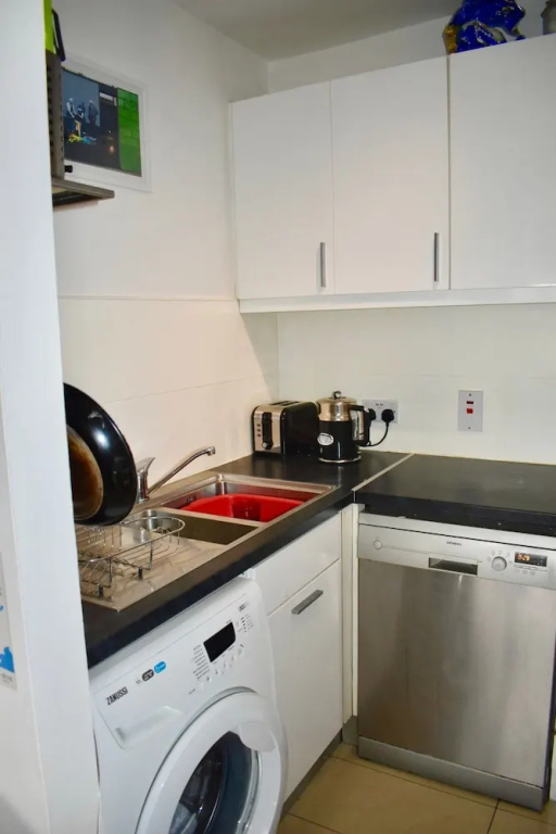 Trendy 2 Bedroom Apartment Near City Centre